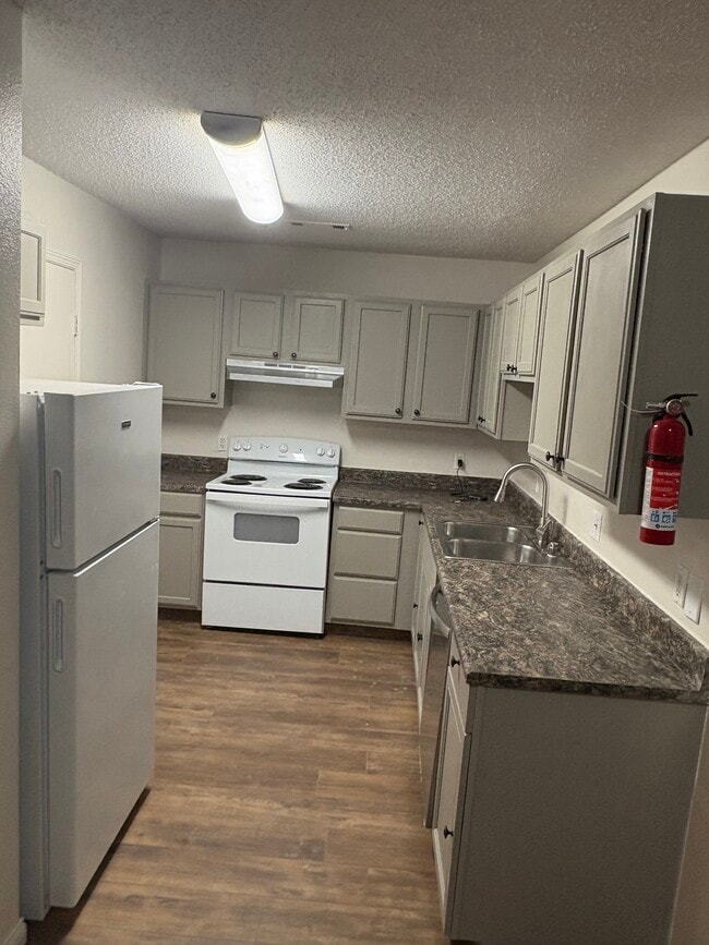 Kitchen pic 2 - 2920 Dawn Ct