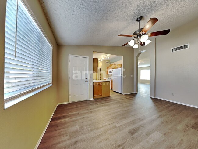 Foto del edificio - 2306 N 88th Ave