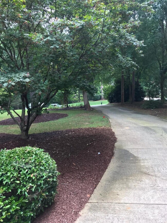 Foto del edificio - 1620 Walden Pond Ln