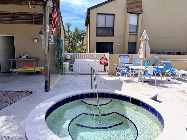 Foto del edificio - 15751 Windward Way Cir