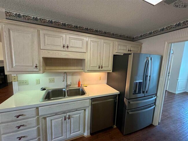 Building Photo - 4845 Shenandoah Dr