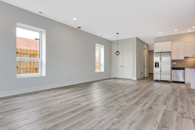Foto del edificio - 3648 N Central Ave