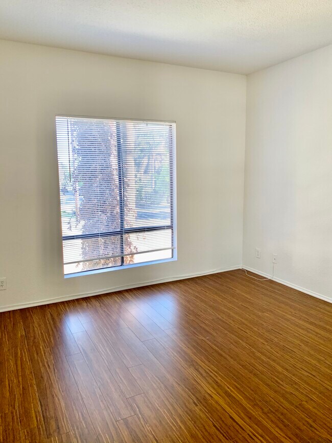 Spacious bedrooms with new wood floors - 3816 Beethoven St