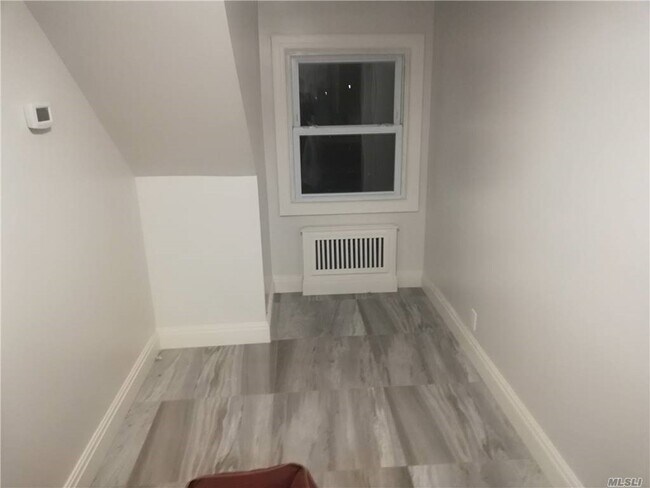 Foto del edificio - 172-10 83rd Ave