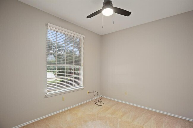Foto del edificio - 805 Black Locust Drive West