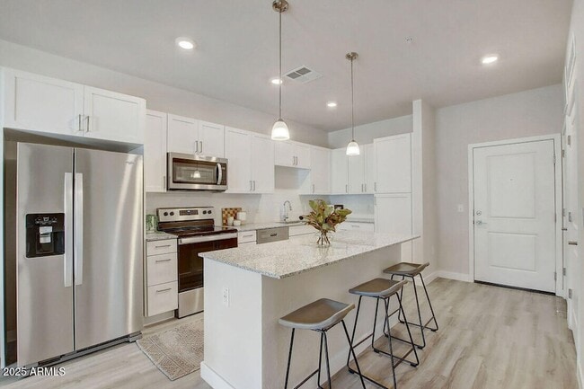 Foto del edificio - 28201 N Black Cyn Hwy