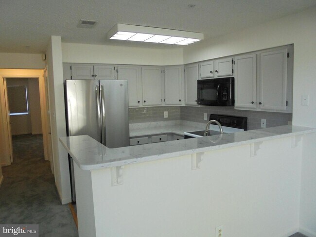 Foto del edificio - 7009 Birkenhead Pl