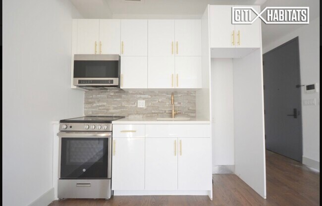Building Photo - 894 New York Ave