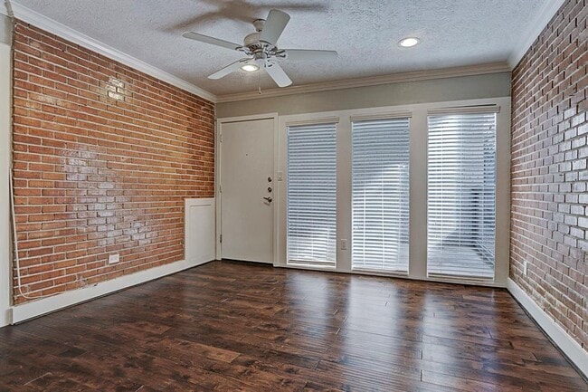 Building Photo - 1501 Hyde Park Blvd