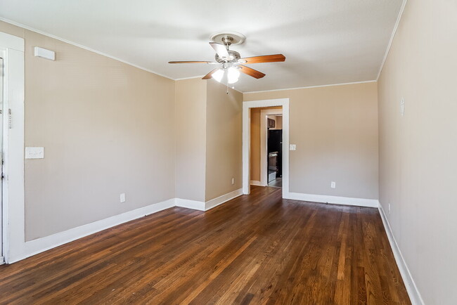 Building Photo - 1149 Skyline Dr