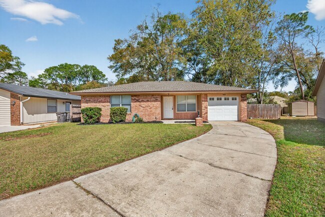 Building Photo - Nice family home!