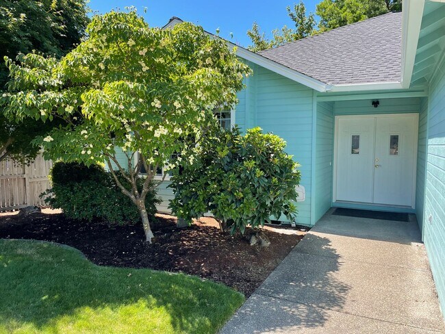 Foto del edificio - Well Maintained 4 bedroom, 2 bath in desir...