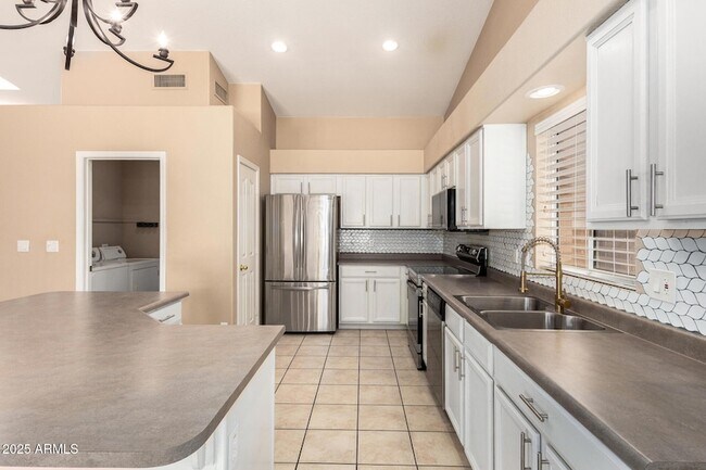 Foto del edificio - 2412 E Wescott Dr