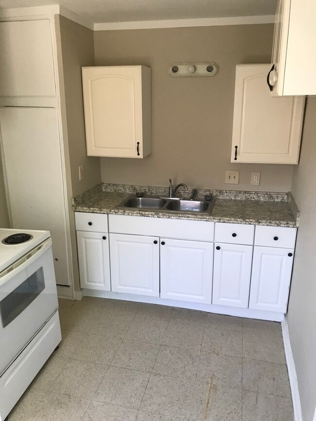 Building Photo - 448 S Redford Ln