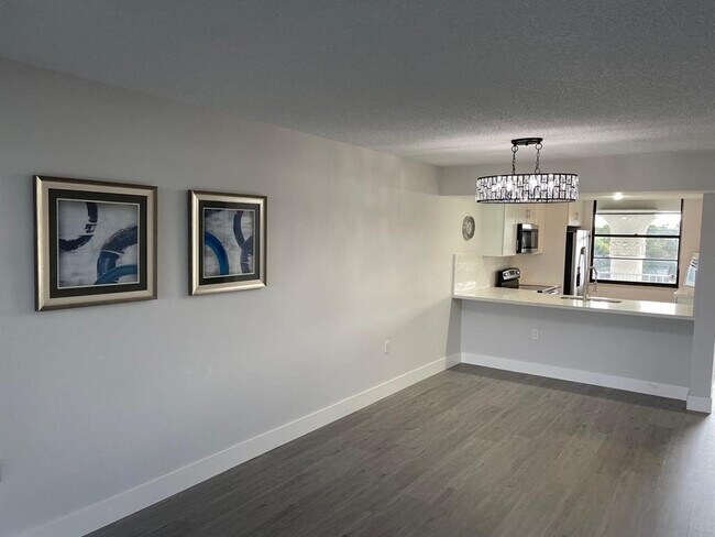 Building Photo - 1520 Whitehall Dr