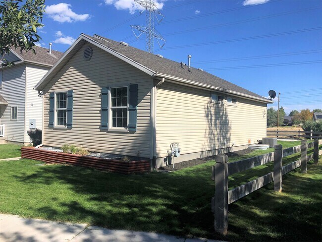 Foto del edificio - 7806 N Windhover Rd