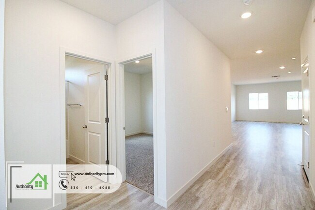 Foto del edificio - 2839 Hopkins Ave
