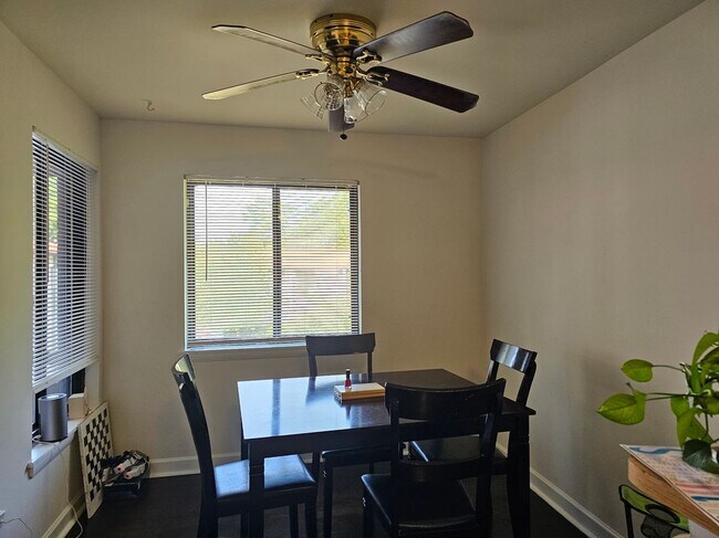 Foto del edificio - 2842 Dover Ln