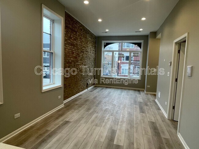 Foto del edificio - 2112 W 23rd Pl