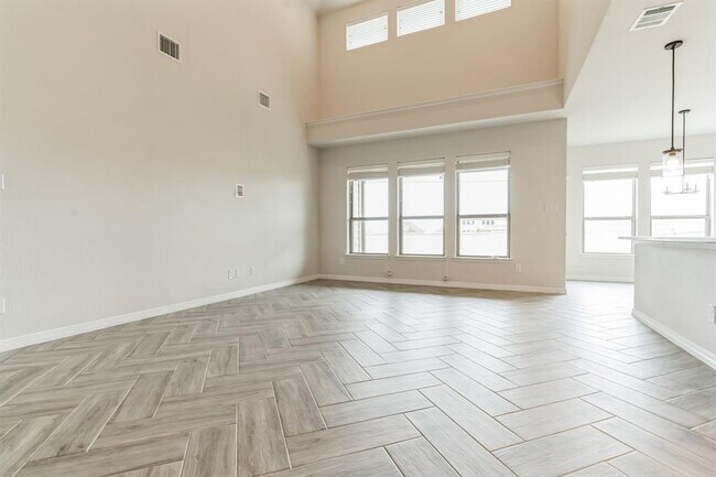 Foto del edificio - 4425 Shady Hl Ln