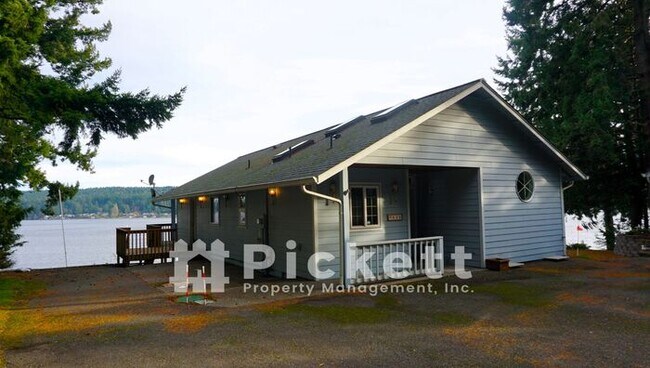 Building Photo - Waterfront Living in Seabeck!