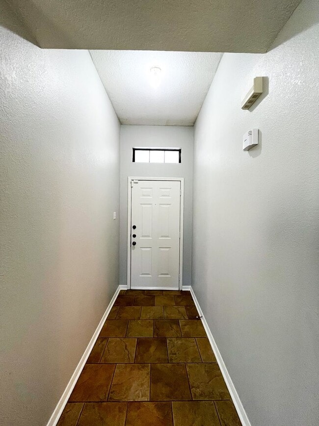 Foto del edificio - Available NOW!!!! Beautiful 3 bedroom, 2 bath, 2 car garage home. Garage has a garage door opener...