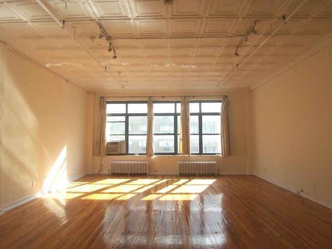Building Photo - 303 Park Ave S
