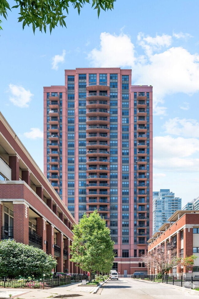 Building Photo - 330 N Jefferson St