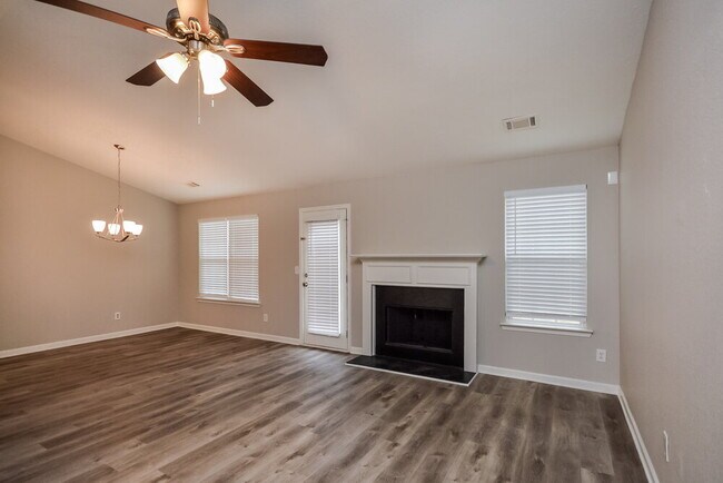 Building Photo - 245 Lakeside Point