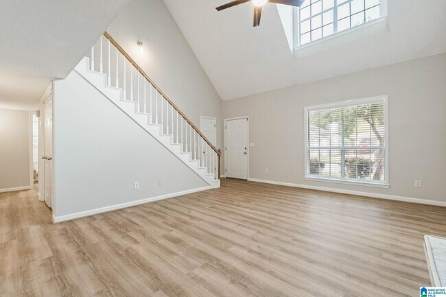 Foto del edificio - 205 Brookhollow Dr