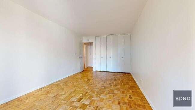Foto del edificio - 333 E 49th St