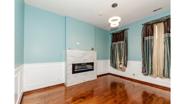 Building Photo - 1353 S Ashland Ave