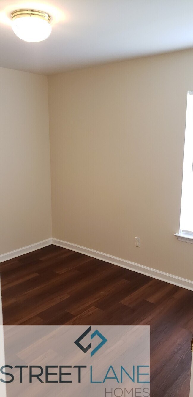 Building Photo - REDUCED! -Now offering 1-month free!