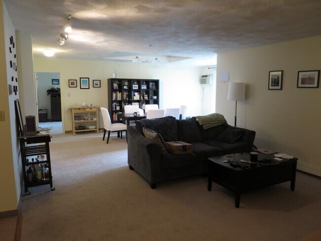 Foto del edificio - 373 Highland Ave