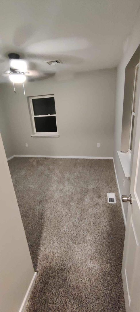 Building Photo - Clean freshly remodeled 2 bed 1 bath with ...
