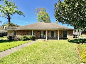 Building Photo - 15021 7 Pines Ave