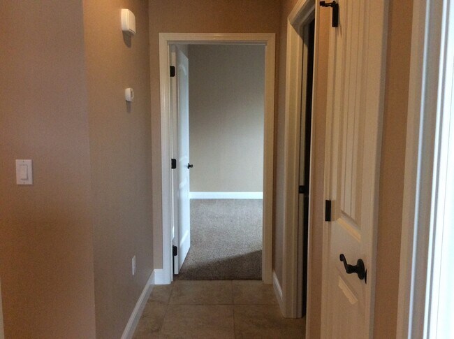 Foto del edificio - 200 Almond Tree Ln