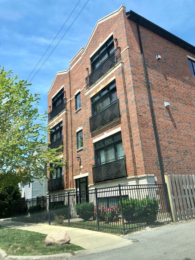 Primary Photo - 5618 W Lawrence Ave