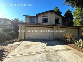 Building Photo - 747 Creekland Cir