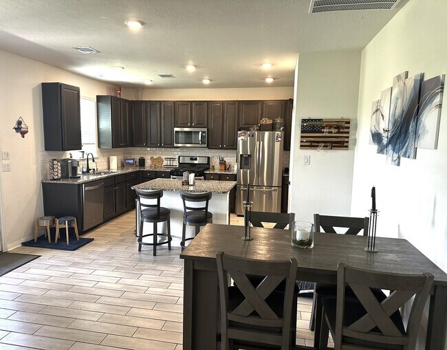 Foto del edificio - 5027 Hickory Deer Ln
