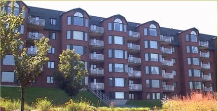 Building Photo - Bedford Bluff
