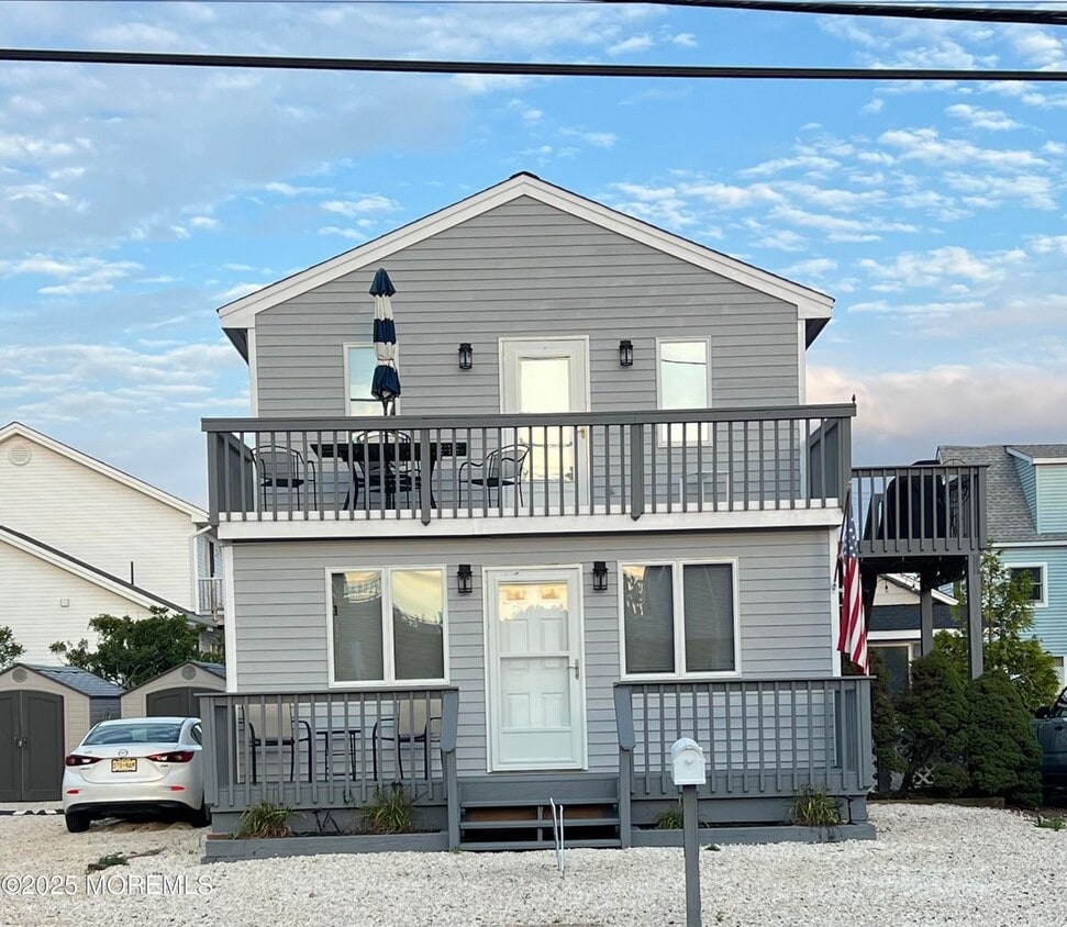 Primary Photo - 2210 Central Ave