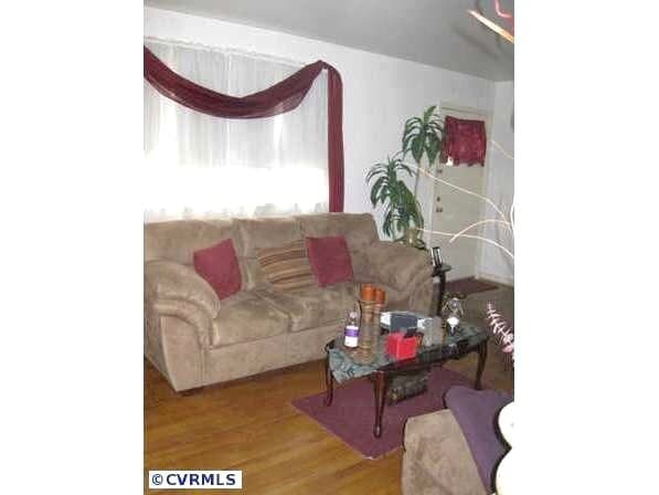 Building Photo - 3107 Glenoa Rd