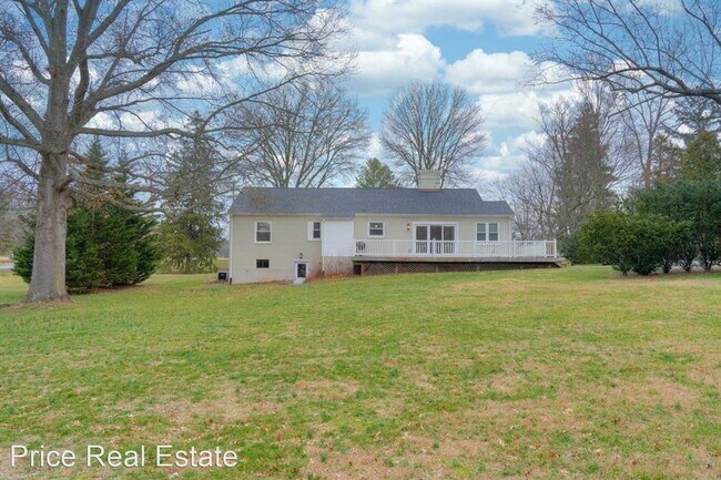 Building Photo - 3 br, 2 bath House - 702 Airport Road