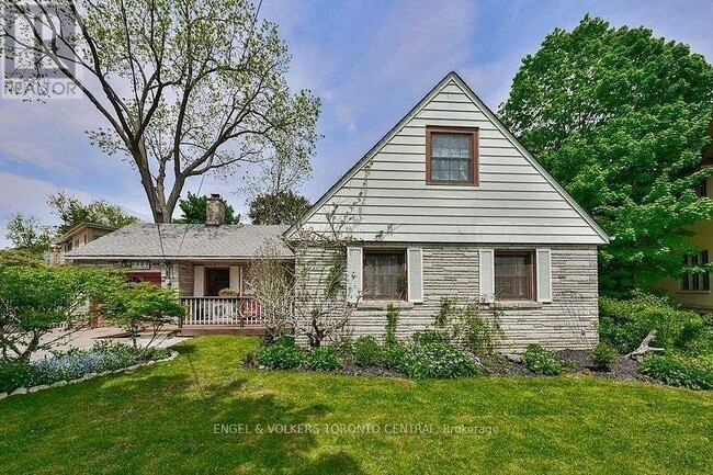 Building Photo - 1327 Mineola Gardens