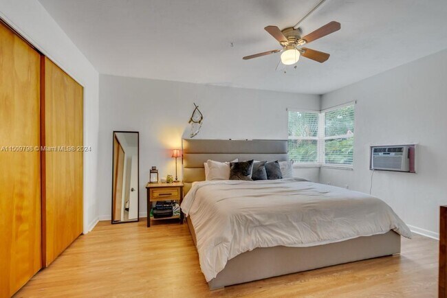 Foto del edificio - 1230 SW 22nd Terrace
