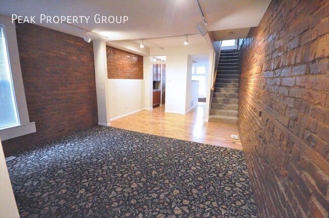 Building Photo - 1216 Indianola Ave