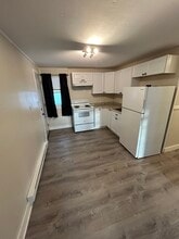 Building Photo - 148 Charlton St