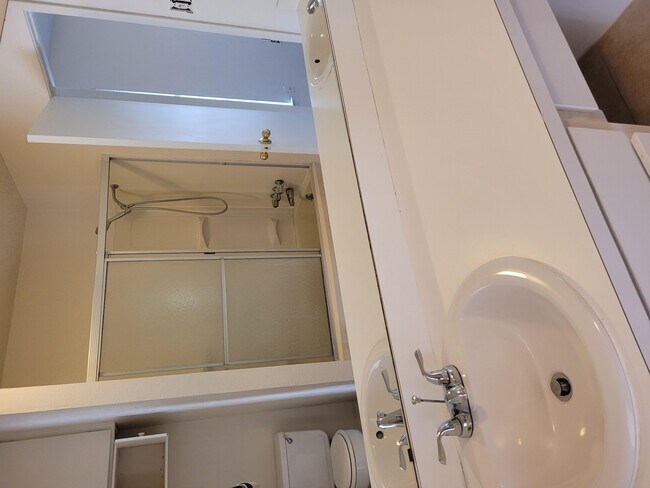 Bathroom - 2034 Fleur De Lis Ct