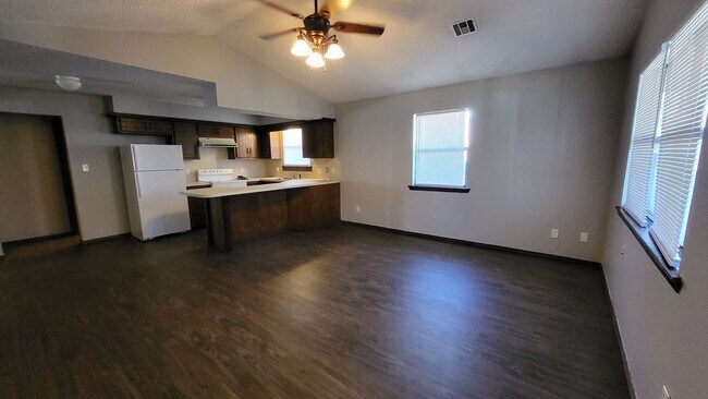Foto del edificio - Easy Access ~ 3 bedroom 1 bathroom